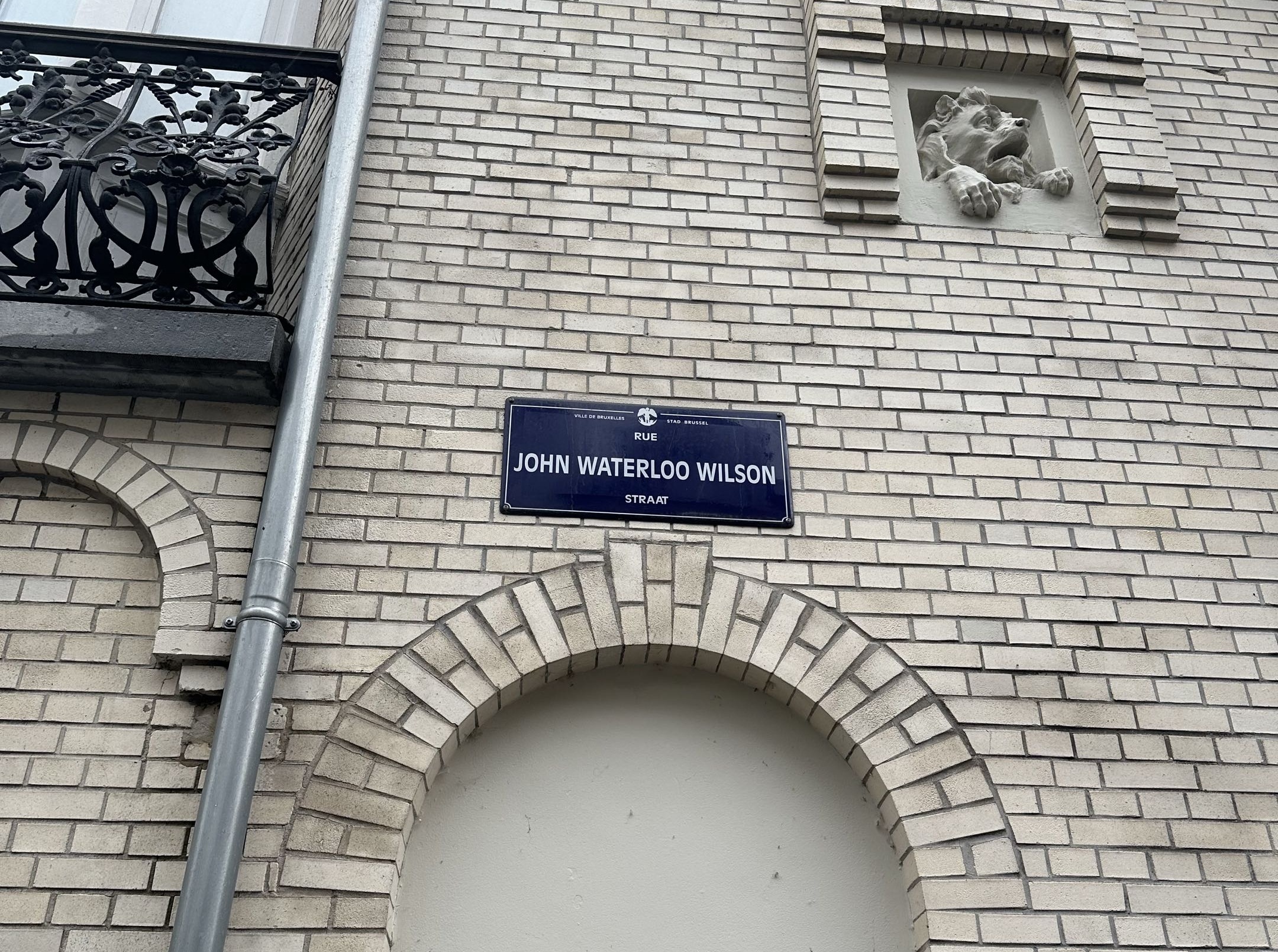 Rue John Waterloo Wilson, Brussels